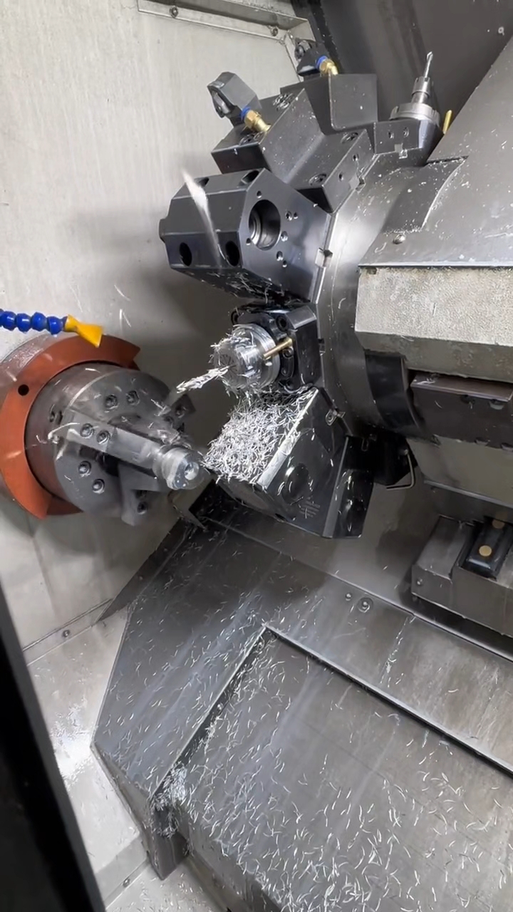 荣耀机器人亦庄马拉松夺冠 蓝思科技以精密制造赋能机器人产业(图1)