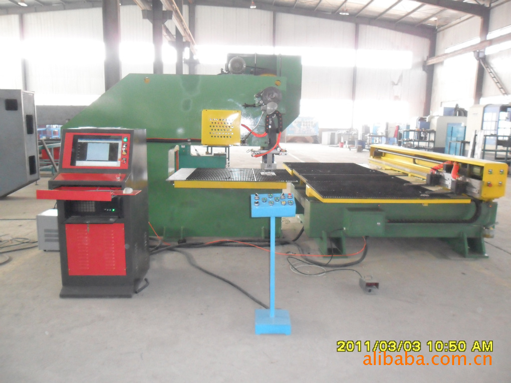 湖北崇机锻压机床取得具有自调整功能数控开孔机专利(图1)